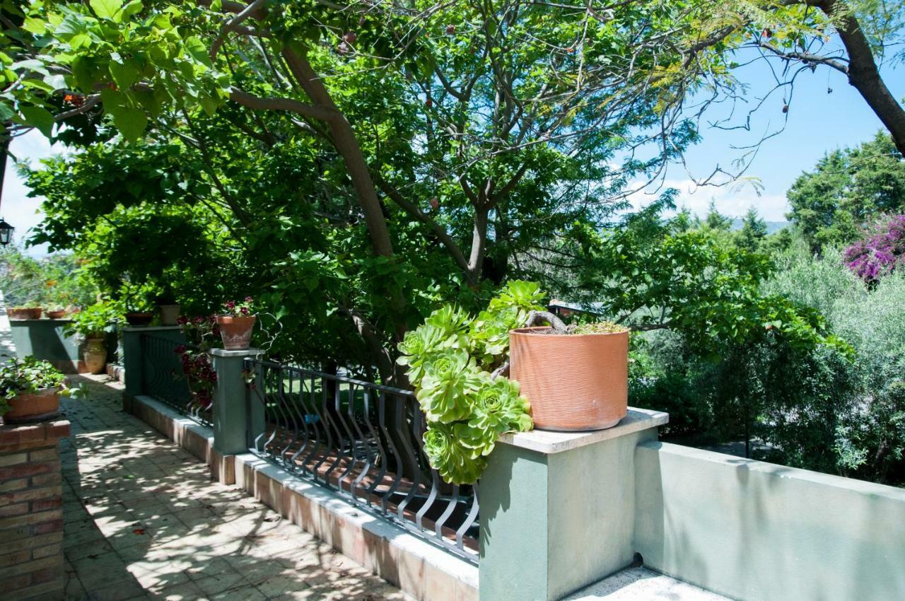 B&B La Villa Джардини-Наксос Экстерьер фото